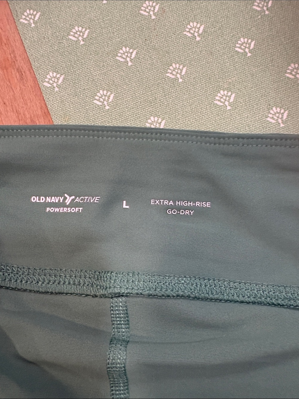 Old Navy Green Mini Skort with White Trim - Picture 3 of 3